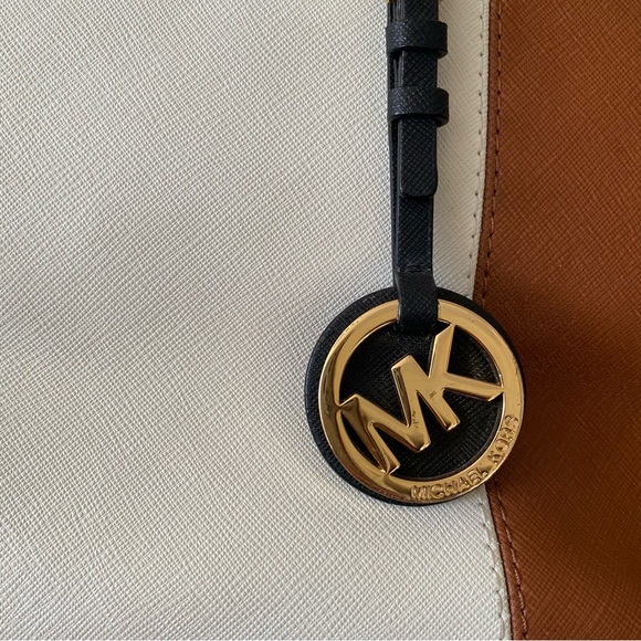 Michael Kors Caryall Tote - Picture 3 of 11